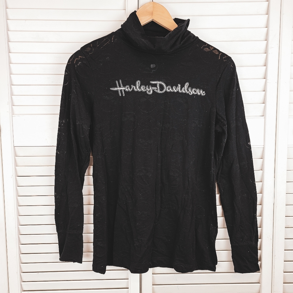 Harley Davidson Burnout Black Skulls mock turtleneck. So soft 🌻